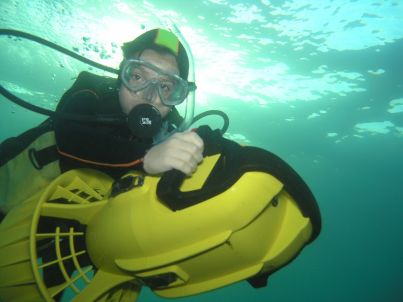 flying underwater with propulsion device - scuba diving - scubly
