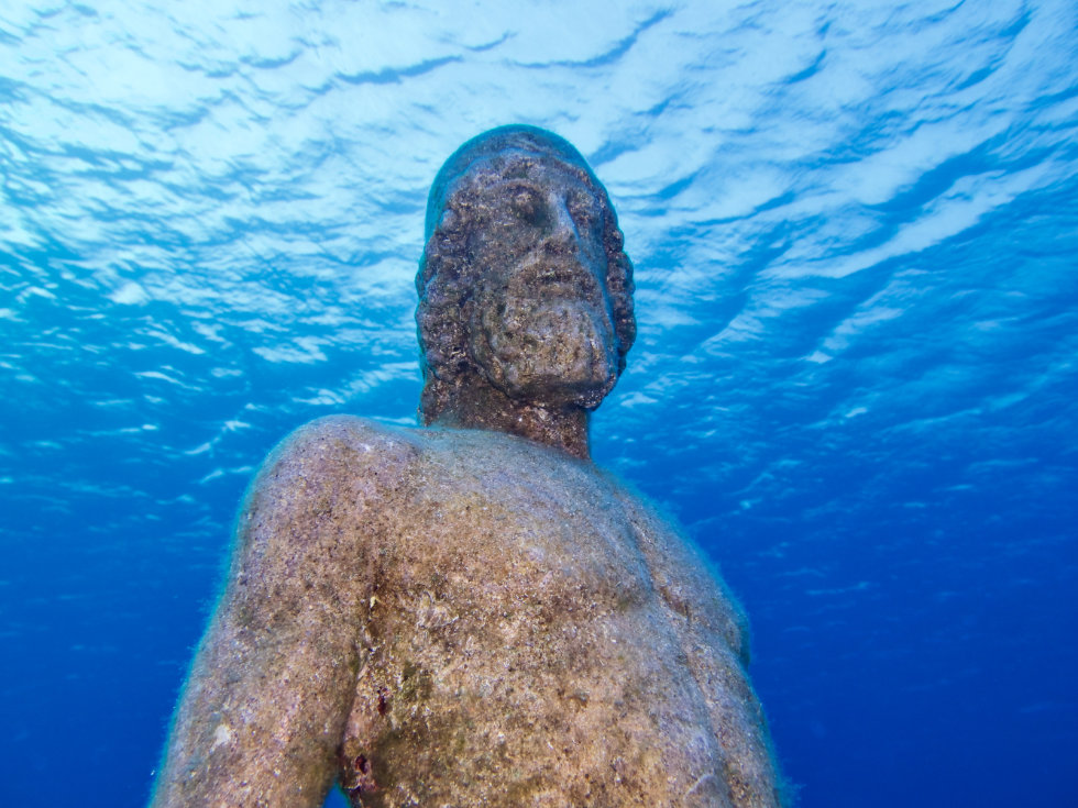 ancient-figure-underwater - ancient roman - greek history - scubly